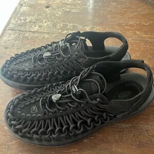 Keen Black Woven Sandals. Purchased from Free People. Size 8